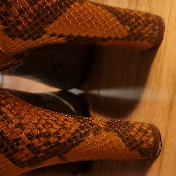 Schutz snake print block heel pumps - Picture 9 of 11
